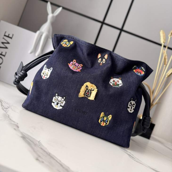 Picture of Loewe Handbags _SKUfw239906875fw